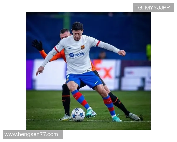 莱万状态火热欧冠赛场大放异彩射手榜领跑势头强劲