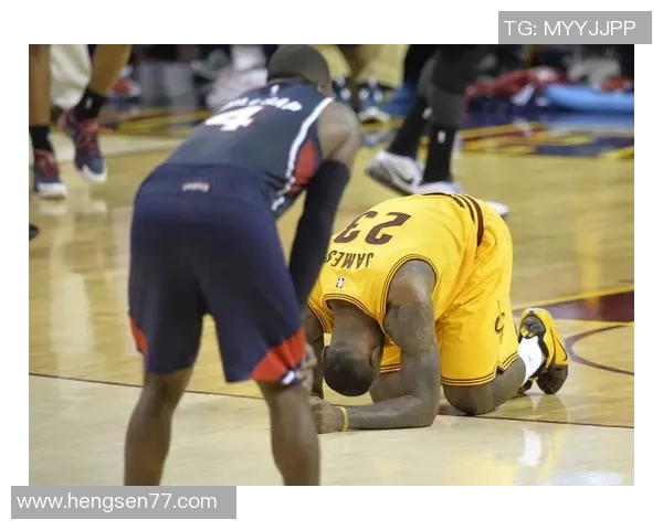 詹姆斯在骑士对阵老鹰的比赛中意外跪下引发热议 詹姆斯在骑士对阵老鹰的比赛中意外跪下引发热议